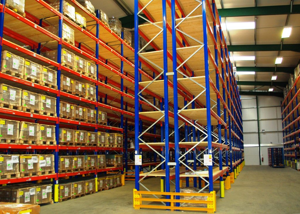 Wide aisle pallet racking in a warehouse